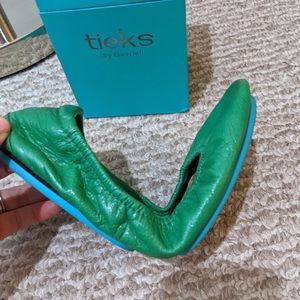 Tieks flats